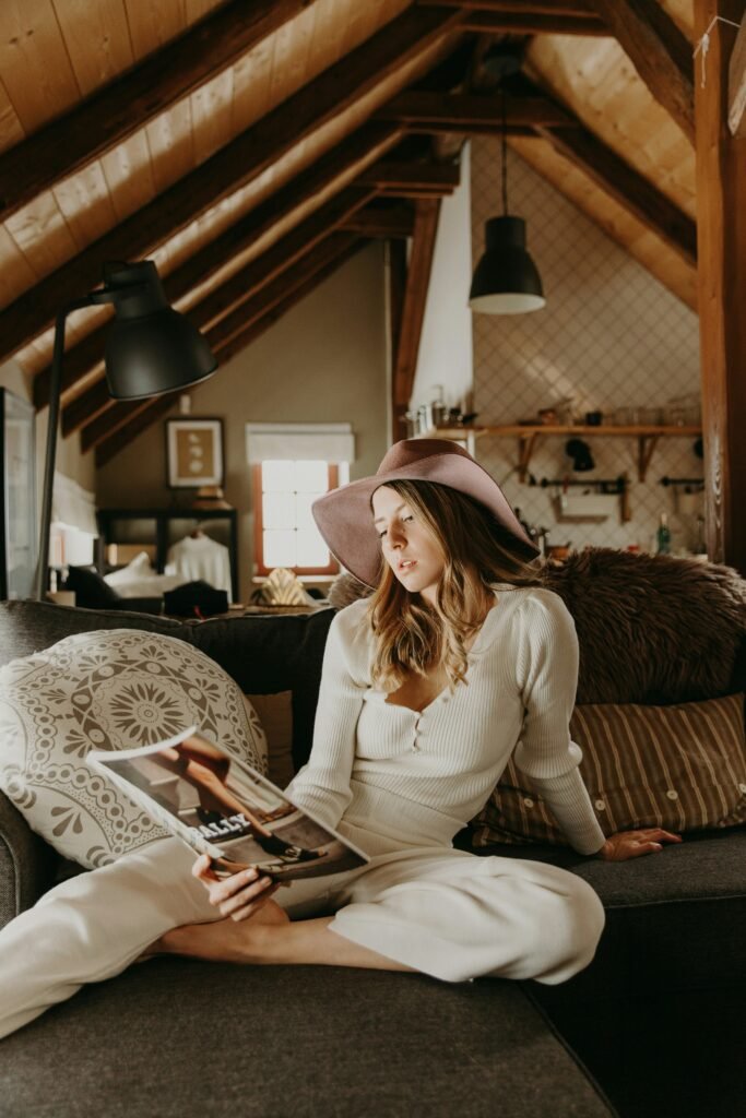 Woman reading at home in soft light – fibromyalgia gut–brain connection – SFTG